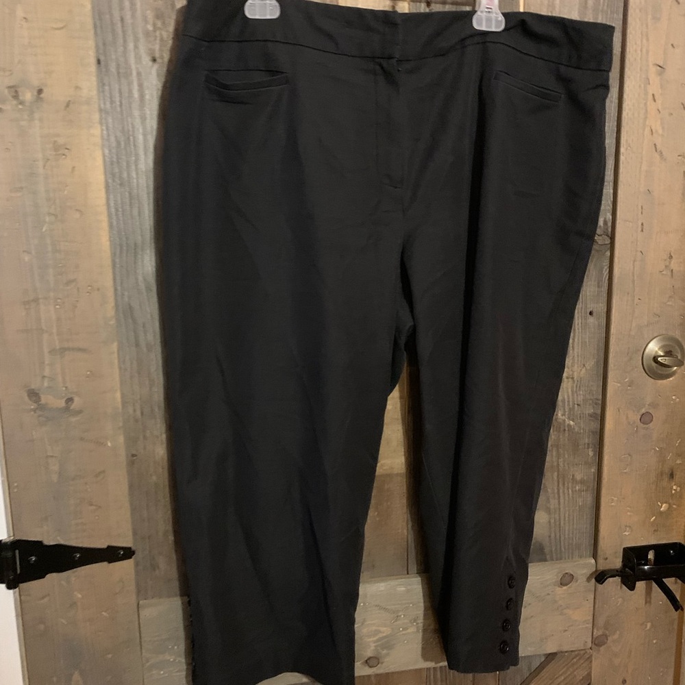🔴 Black capris